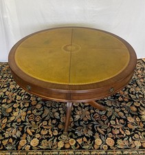 Table ronde en cuir vert et