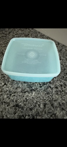 Tupperware square round - square,