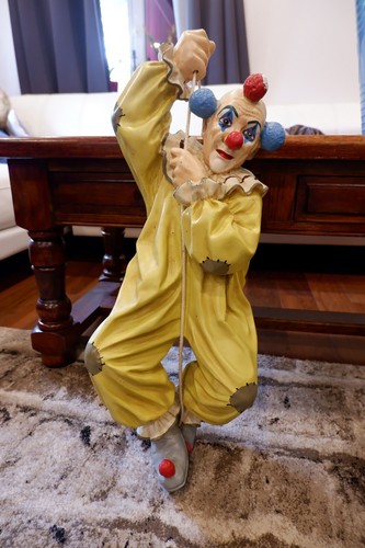 Asilo clown figure climbing - asilo,