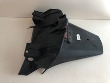 UNE BAVETTE ARRIERE POUR