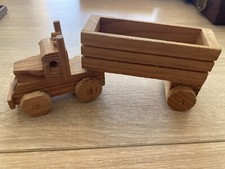 Jouet en bois représentant un