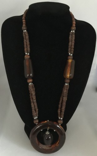 Collier pendentif ajoure - collier/,