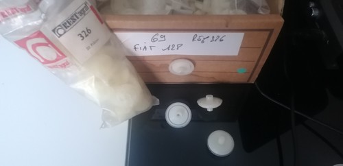Fiat 128 agrafes moulure - de,