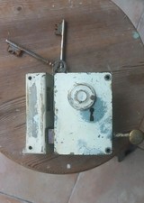 Ancienne serrure de porte en