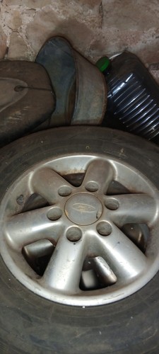 Vend pneu sur jantes - vend,