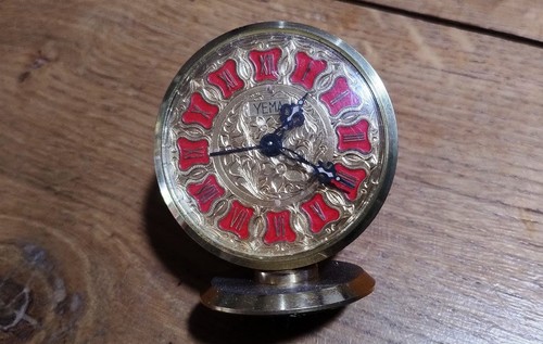 Ancien réveil mécanique - , en