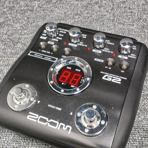 Zoom multi effect pedal - zoom, multi-effect