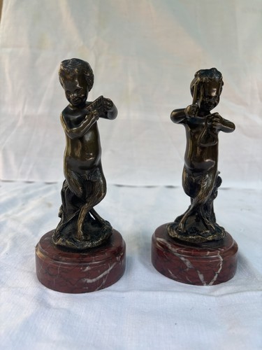 Paire bronze sur - de, socle