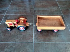 ANCIEN GROS TRACTEUR EN BOIS