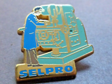 pin's pins car badge.  tractor.   SELPRO TRACTOR milling machining