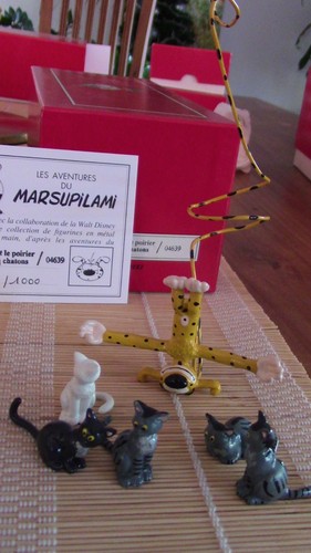 Pixi marsupilami faisant le - ,