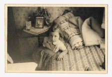 Fille chambre intérieur