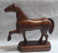 STATUETTE DE CHEVAL EN BOIS