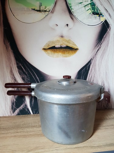 Ancienne cocotte minute bsgdg - ancienne,