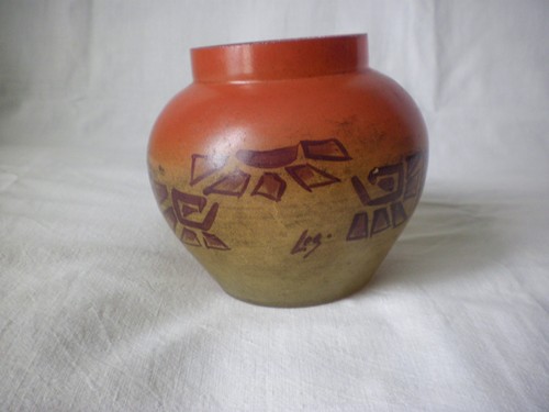 Petit vase boule - , signé