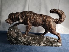 Chien de chasse en régule