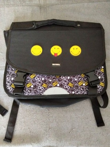 Cartable smiley world neuf - world,