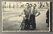 PHOTO Hommes sur moto