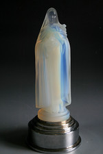 FIGURINE ART DECO ETLING ST THÉRÈSE EN VERRE OPALESCENT - CIRCA 1930