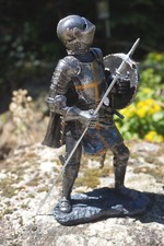 65809   SOLDAT  FIGURINE