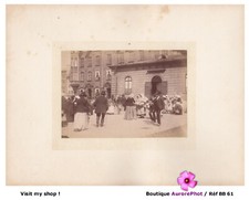 PARIS, QUARTIER ANIMÉ