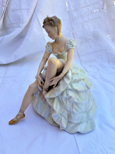 Grande somptueuse figurine - somptueuse,