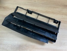 UNE PROTECTION GRILLE CACHE DE