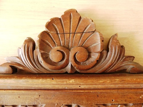 Fronton ancien bois - en,