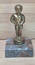 Statuette Manneken Pis dorée sur marbre – souvenir Bruxelles années 30–40