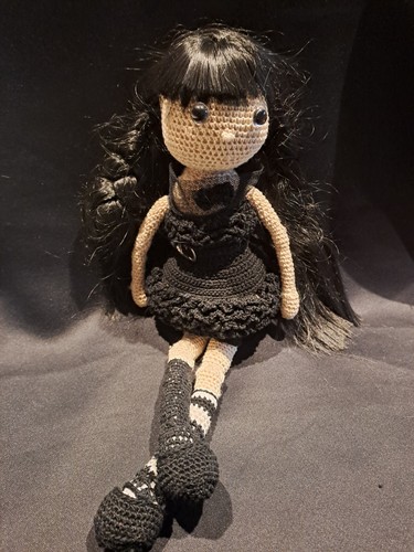 Jolie poupée amigurumi fait - jolie,