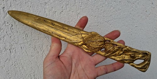 Grand coupe papier - grand, ouvre