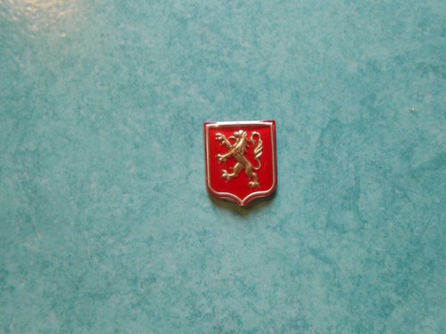 Logo lion rouge or - rouge, et