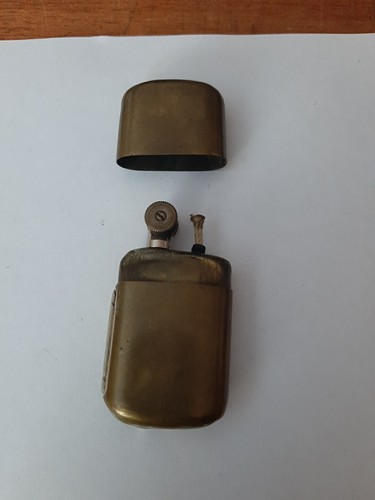 Ancien briquet essence - à,