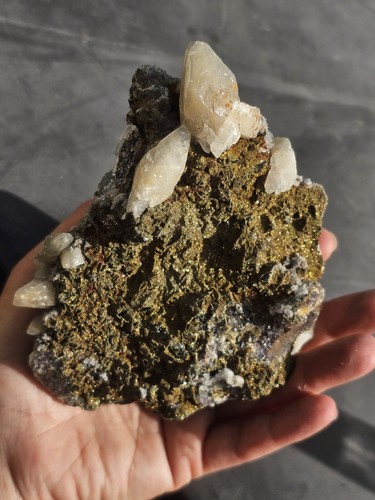 Calcite pyrite sur fluorite - pyrite,