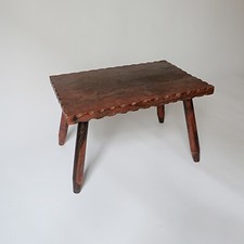 table d'appoint bout de canapé en bois massif Brutalisme design