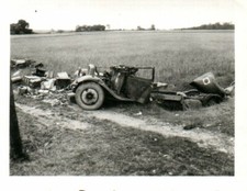Photo, WW2. Wehrmacht, Estaires/FRA 1940 : épave de véhicule français (MB)21374