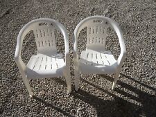 LOT 2 FAUTEUILS EN PLASTIQUE ENFANTS ANNEES 90 - Haut: 51 cm -