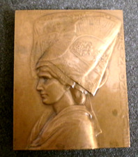 Médaille Plaque en bronze  coiffe Saintongeaise par Ernesta Robert Merignac