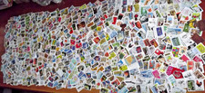 11 )  lot de  500 timbres