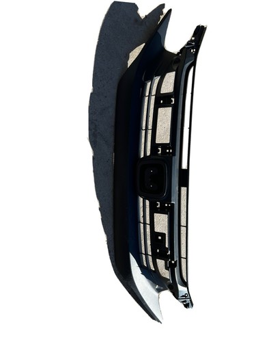 Black mesh grille front - front, hood