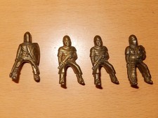 4 chevaliers en métal Kinder