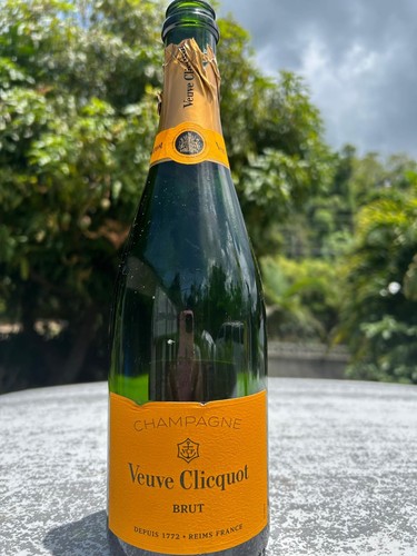 Veuve clicquot brut champagne - veuve,