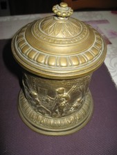 ancien pot à tabac en laiton