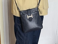 Petit sac à main en cuir bleu