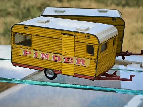 Dinky toys 564 - dinky, pinder