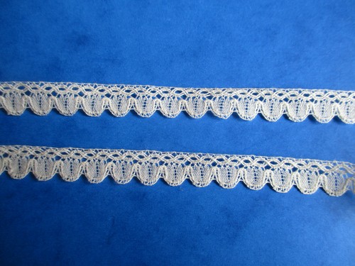 étroite dentelle ancienne - Étroite,