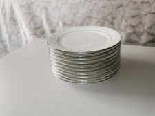 Assiettes blanches liséré