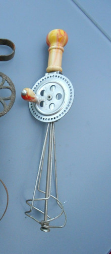 Ancien batteur oeuf pour - à,