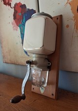 Ancien moulin à café mural