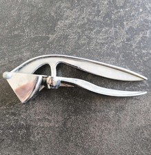 Presse ail dénoyauteur